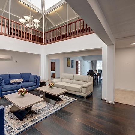 J5 Four Bedroom Villa Holiday Home In Al Wasl For Families Only Дубай Экстерьер фото